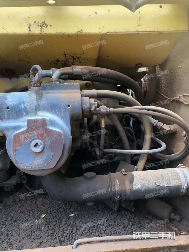 液壓泵艙室正面整體(整機(jī)外觀) 液壓泵艙室正面整體(整機(jī)外觀)