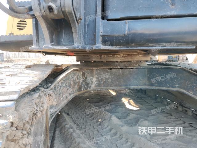 轉(zhuǎn)盤和下車架正前(工作和回轉(zhuǎn)裝置) 轉(zhuǎn)盤和下車架正前(工作和回轉(zhuǎn)裝置)