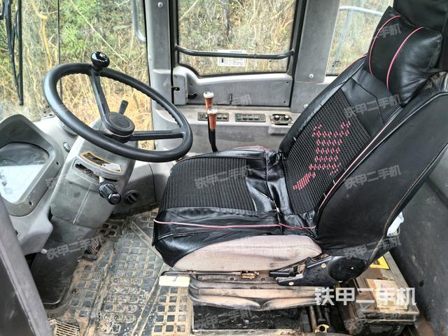 駕駛室內部（駕駛室部分）