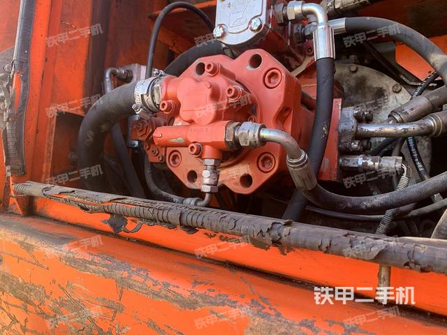 液壓泵艙室正面整體（整機(jī)外觀）