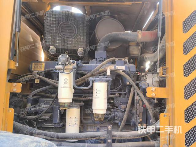 發(fā)動(dòng)機(jī)右側(cè)（整機(jī)外觀及大件）