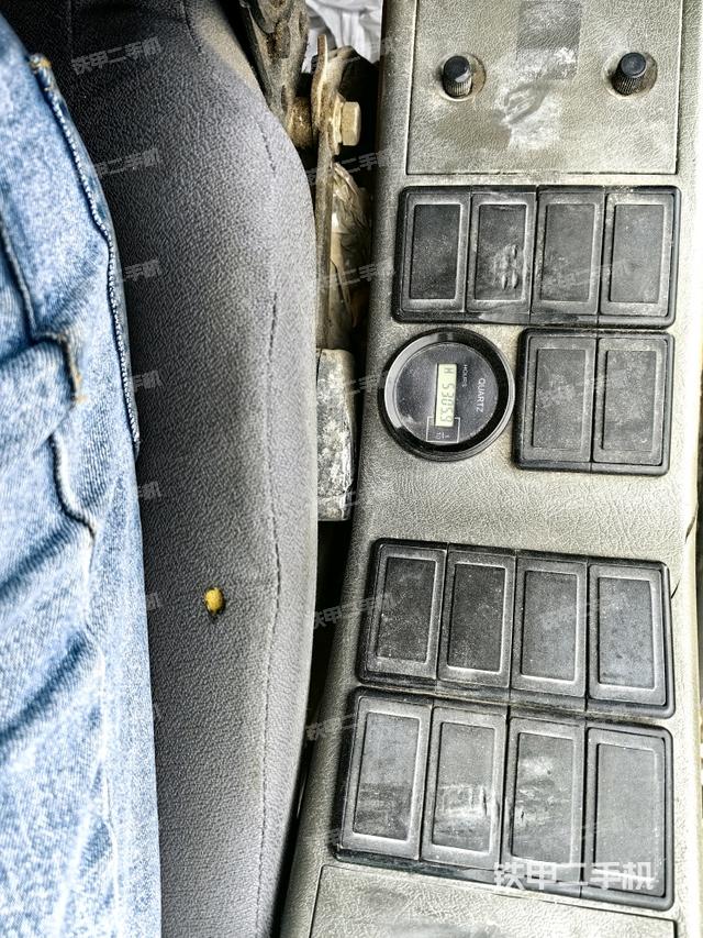 座椅右側(cè)控制臺(tái)/鑰匙門/油門/含右手柄（駕駛室部分）