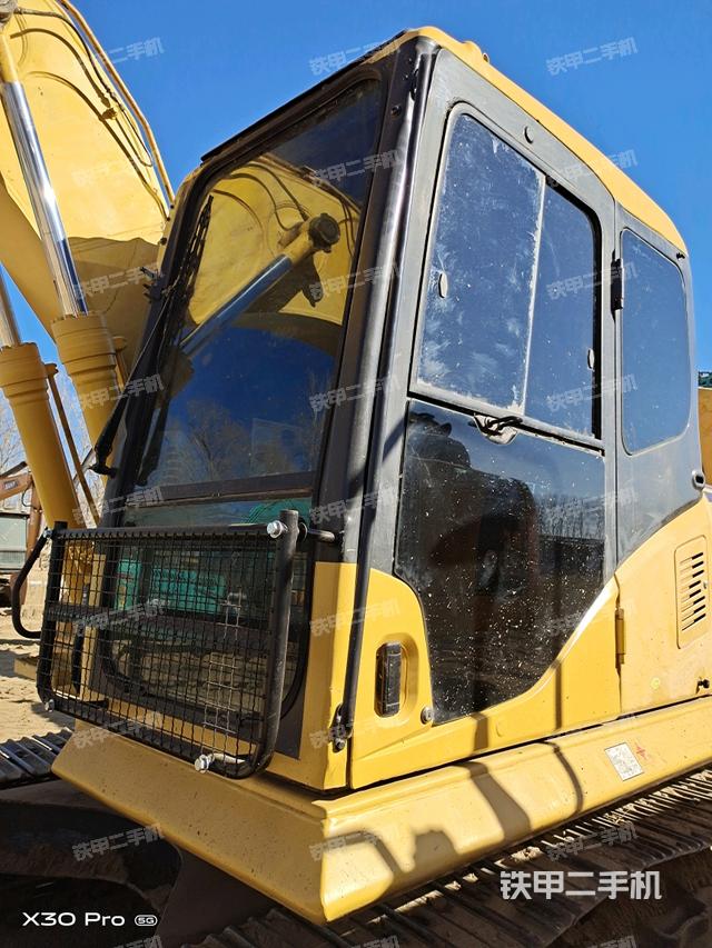 駕駛室整體(整機外觀) 駕駛室整體(整機外觀)