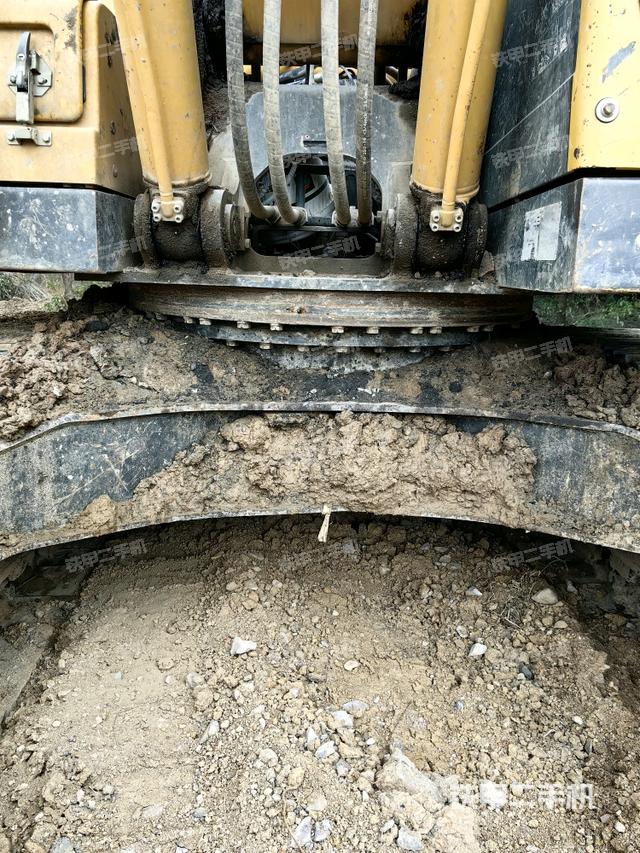 轉(zhuǎn)盤和下車架正前（工作和回轉(zhuǎn)裝置）