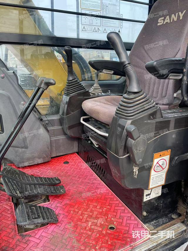 驾驶室整体（整机外观）