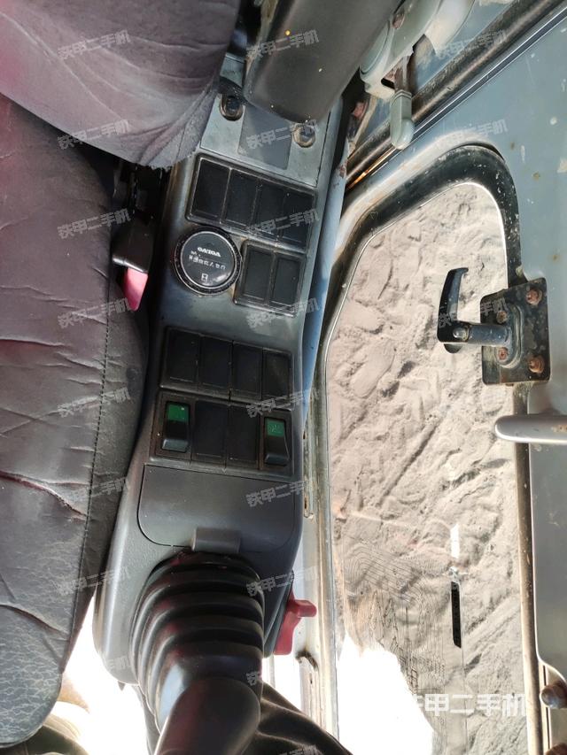 座椅左側(cè)控制臺(tái)/音響/含左手柄（駕駛室部分）