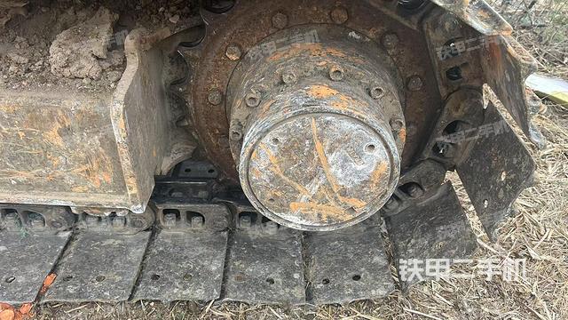 右驅(qū)動輪（行走機構(gòu)）