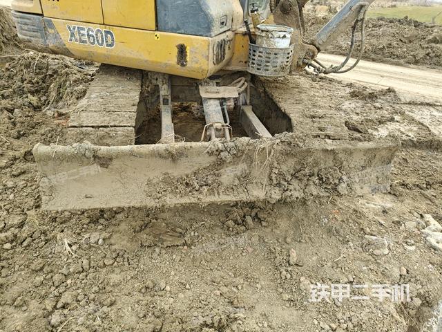轉(zhuǎn)盤和下車架正前(工作和回轉(zhuǎn)裝置) 轉(zhuǎn)盤和下車架正前(工作和回轉(zhuǎn)裝置)