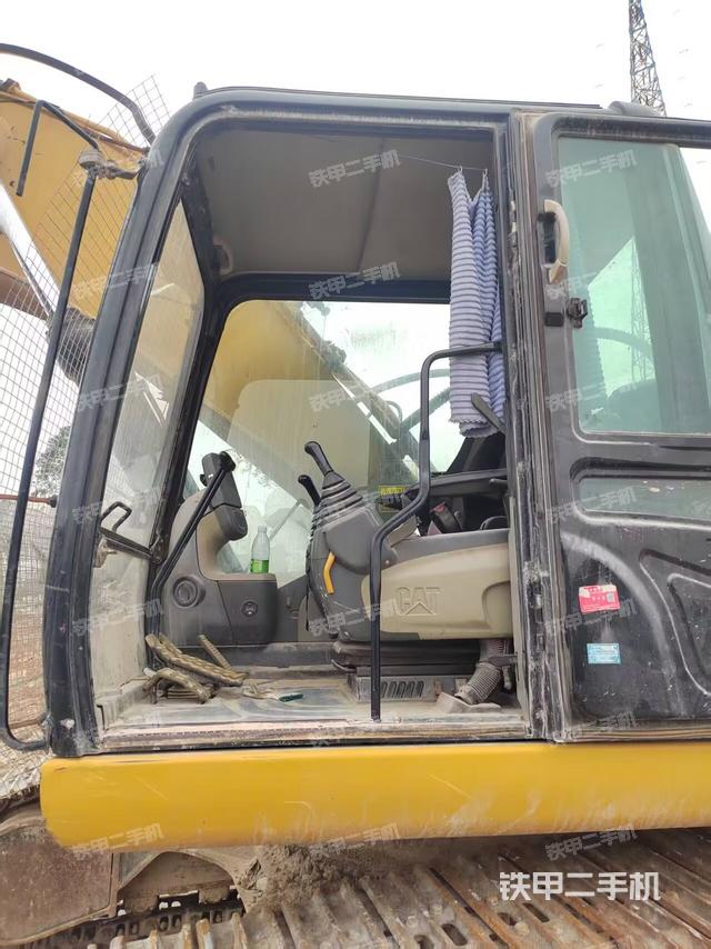 驾驶室顶部（整机外观）