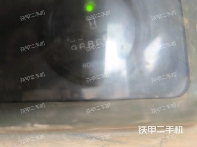 駕駛室內(nèi)部全景(推土機(jī)駕駛室) 駕駛室內(nèi)部全景(推土機(jī)駕駛室)