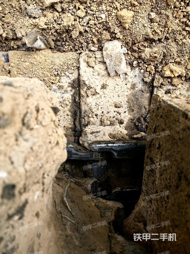 左驅(qū)動(dòng)輪（行走機(jī)構(gòu)）