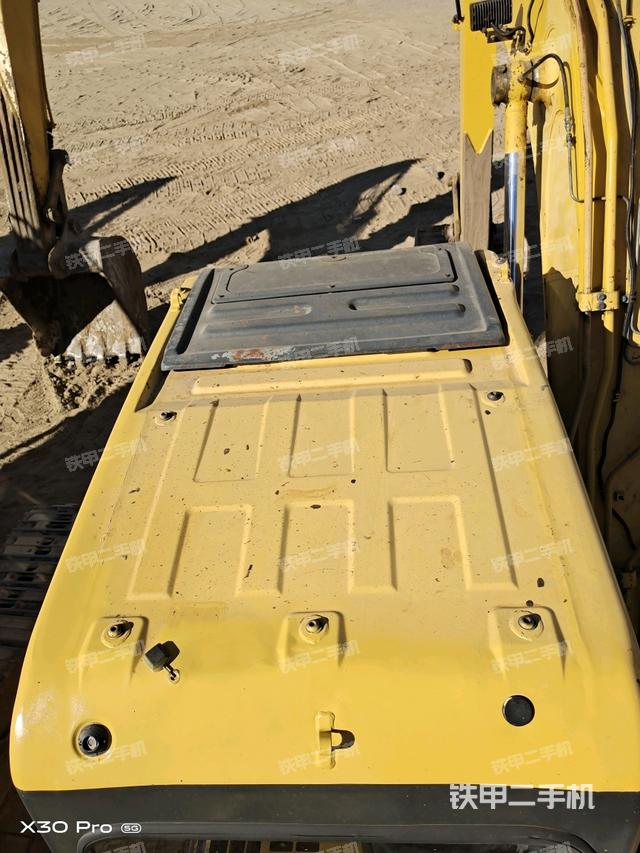 駕駛室頂部(整機外觀) 駕駛室頂部(整機外觀)