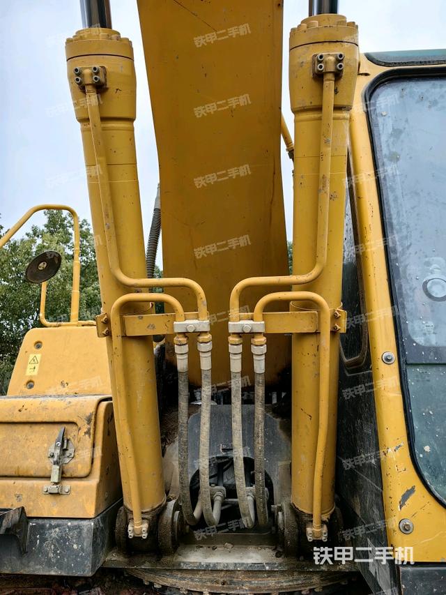 大臂油缸整體?豎拍（工作和回轉(zhuǎn)裝置）