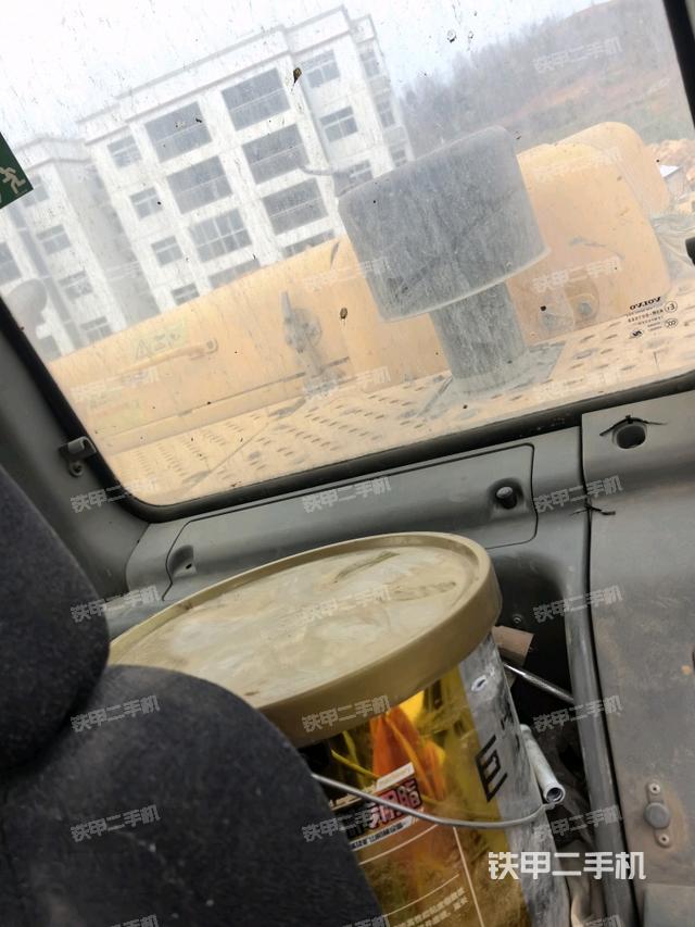 左后方玻璃角標(biāo)（駕駛室部分）