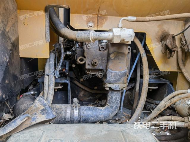 液壓泵艙室正面整體（整機(jī)外觀）