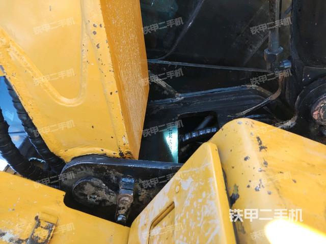 大臂根部?斜（工作和回轉(zhuǎn)裝置）