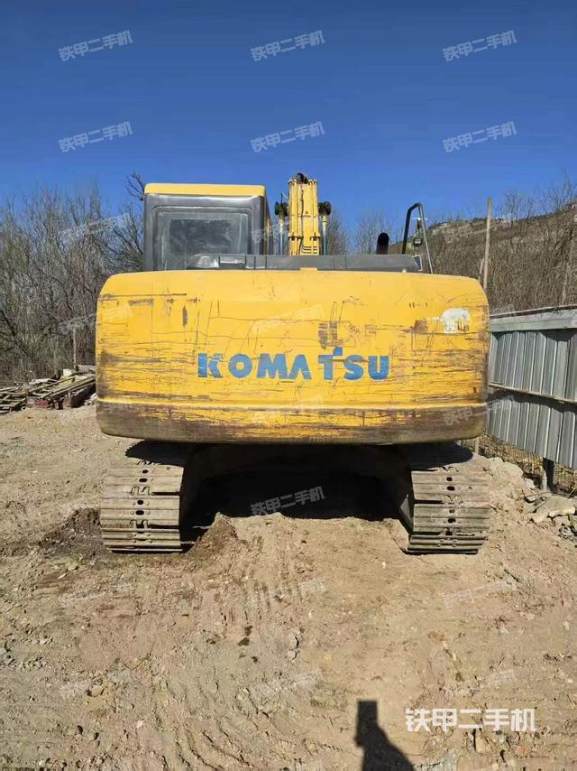 駕駛室頂部(整機(jī)外觀) 駕駛室頂部(整機(jī)外觀)