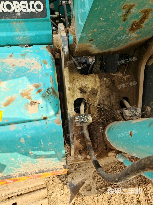 大臂根部?斜（工作和回轉(zhuǎn)裝置）