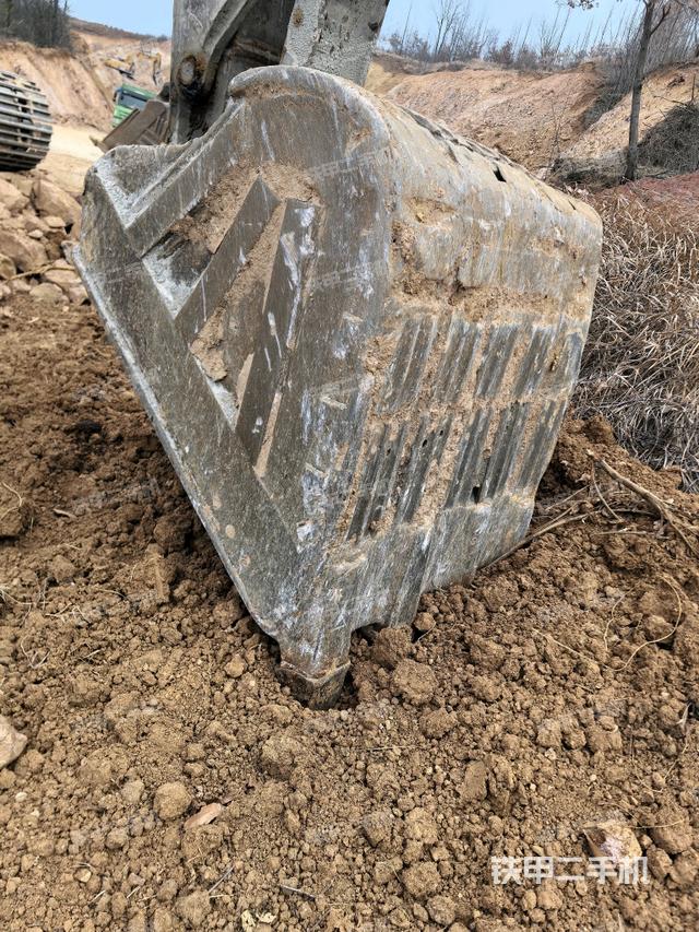 鏟斗右后整體（工作和回轉(zhuǎn)裝置）