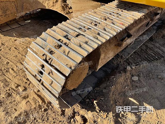 單側(cè)履帶整體(整機外觀) 單側(cè)履帶整體(整機外觀)