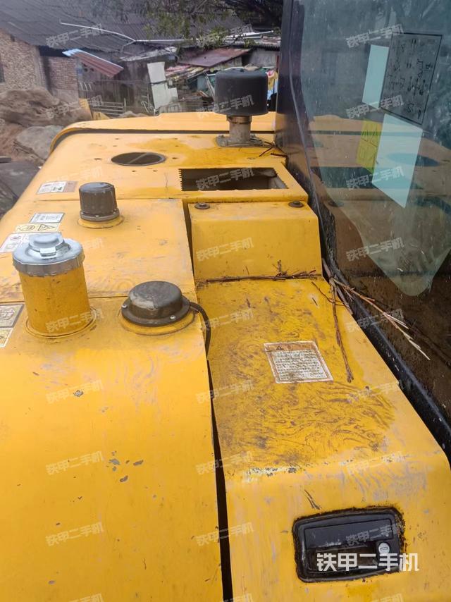 回轉(zhuǎn)馬達(dá)和主控閥（整機(jī)外觀）