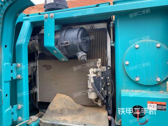 駕駛室頂部（整機(jī)外觀）