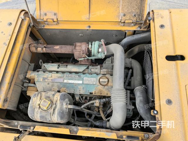 發(fā)動(dòng)機(jī)室（上車部件）