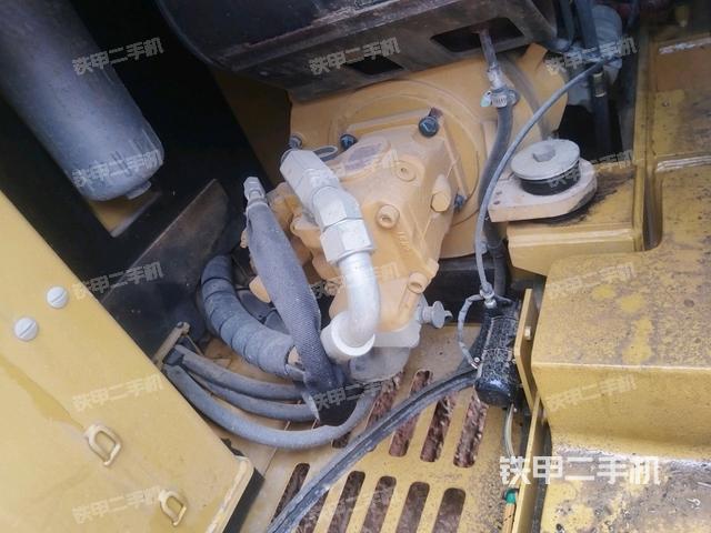 液壓泵艙室正面整體(整機(jī)外觀) 液壓泵艙室正面整體(整機(jī)外觀)