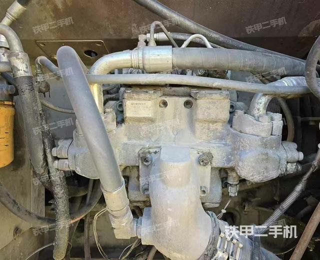 液壓泵艙室正面整體（整機(jī)外觀）