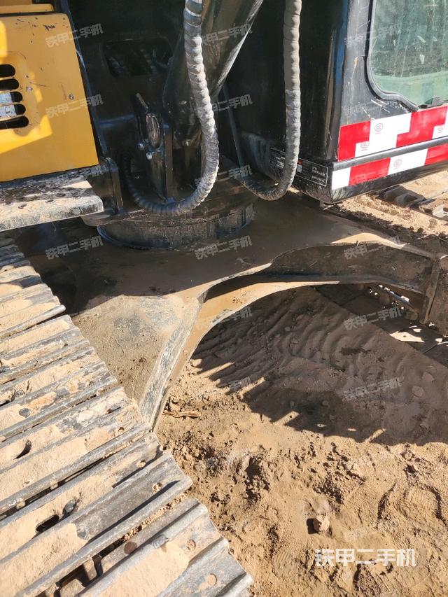 轉(zhuǎn)盤和下車架正前（工作和回轉(zhuǎn)裝置）