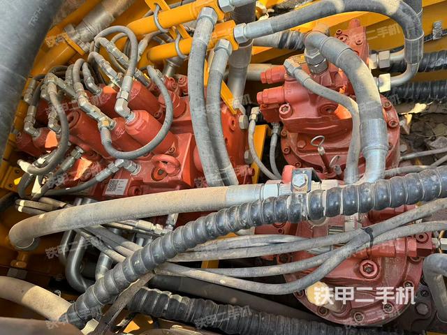 回轉(zhuǎn)馬達和主控閥（整機外觀）