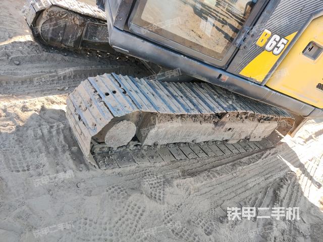 右側(cè)履帶整體?(行走機(jī)構(gòu)) 右側(cè)履帶整體?(行走機(jī)構(gòu))