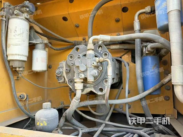 液壓泵艙室正面整體（整機(jī)外觀）