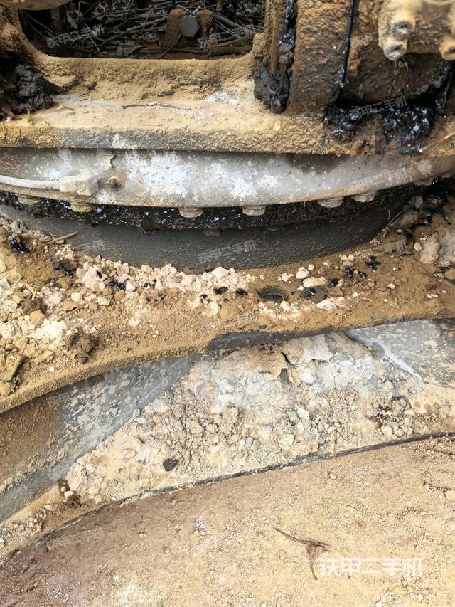 轉(zhuǎn)盤和下車架正前（工作和回轉(zhuǎn)裝置）