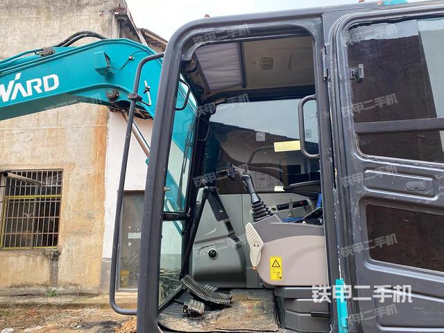 駕駛室整體（整機(jī)外觀）