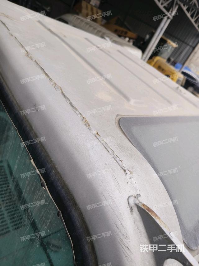 駕駛室頂部（整機外觀）