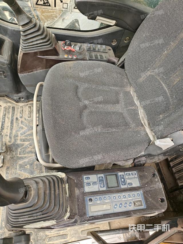 后窗玻璃角標（駕駛室部分）