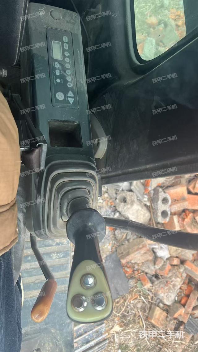 座椅左側(cè)控制臺/音響/含左手柄（駕駛室部分）