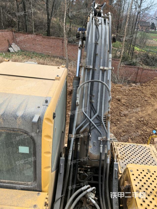 大臂背部俯視（工作和回轉(zhuǎn)裝置）