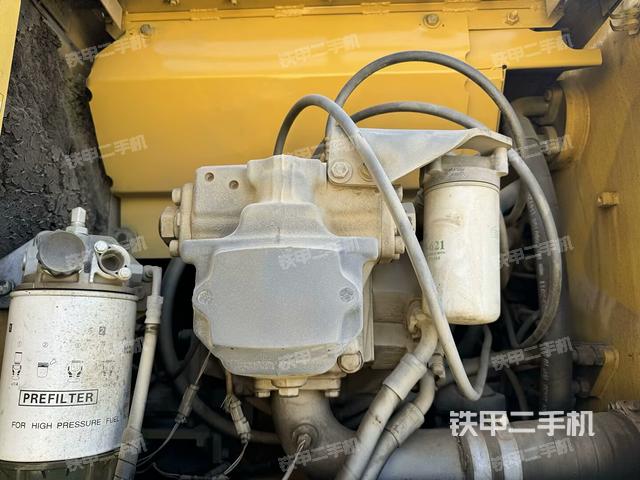 液壓泵艙室正面整體（整機(jī)外觀）