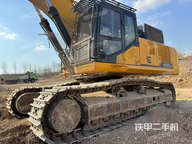 駕駛室整體（整機外觀）