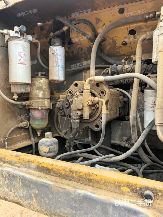 液壓泵斜45?右（大件艙室）