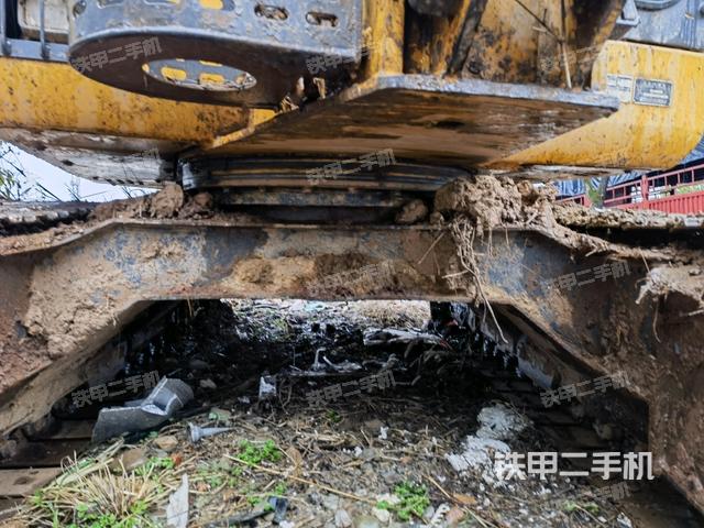 轉(zhuǎn)盤和下車架正前(工作和回轉(zhuǎn)裝置) 轉(zhuǎn)盤和下車架正前(工作和回轉(zhuǎn)裝置)