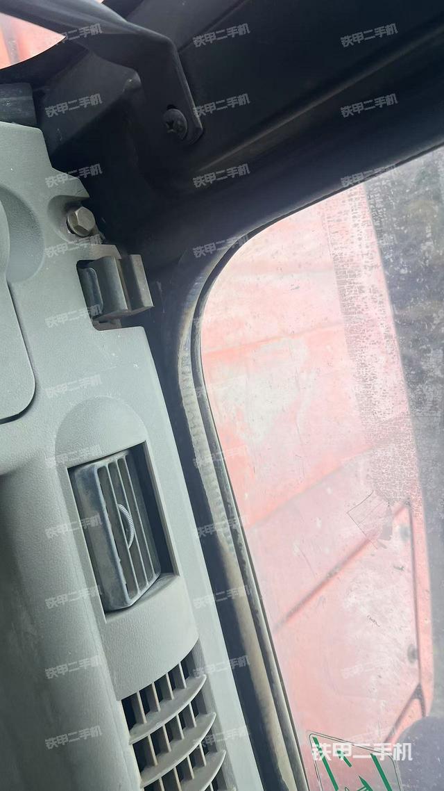 后窗玻璃角標(biāo)（駕駛室部分）