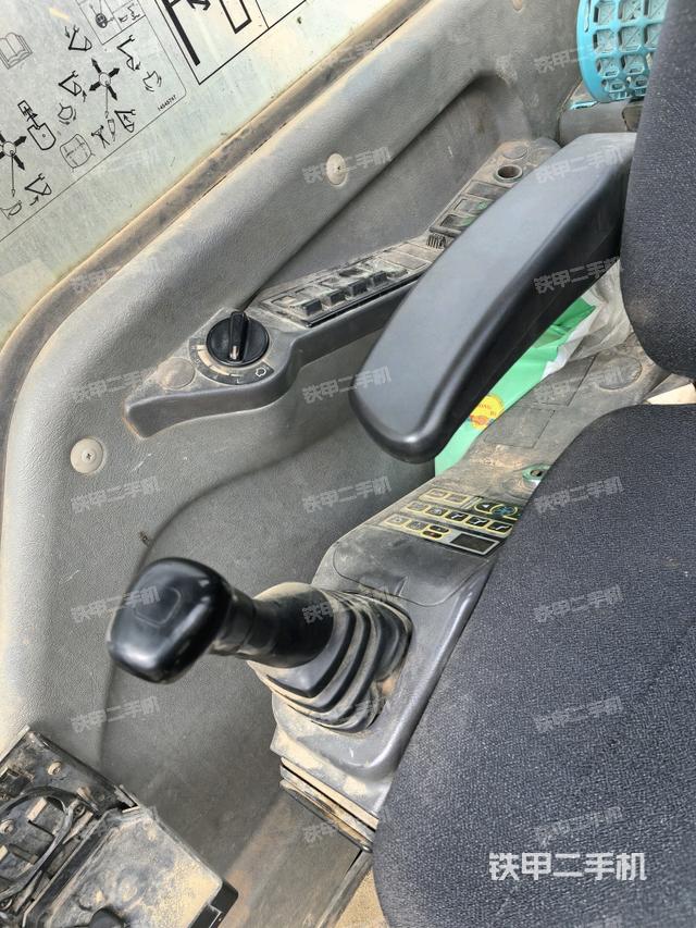 座椅左側(cè)控制臺(tái)/音響/含左手柄（駕駛室部分）