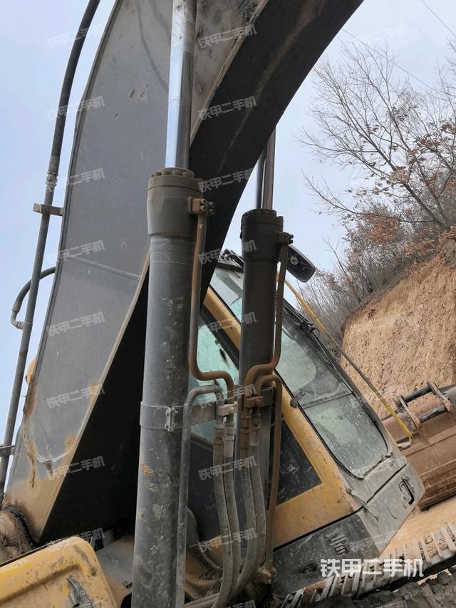 大臂油缸整體?豎拍（工作和回轉(zhuǎn)裝置）