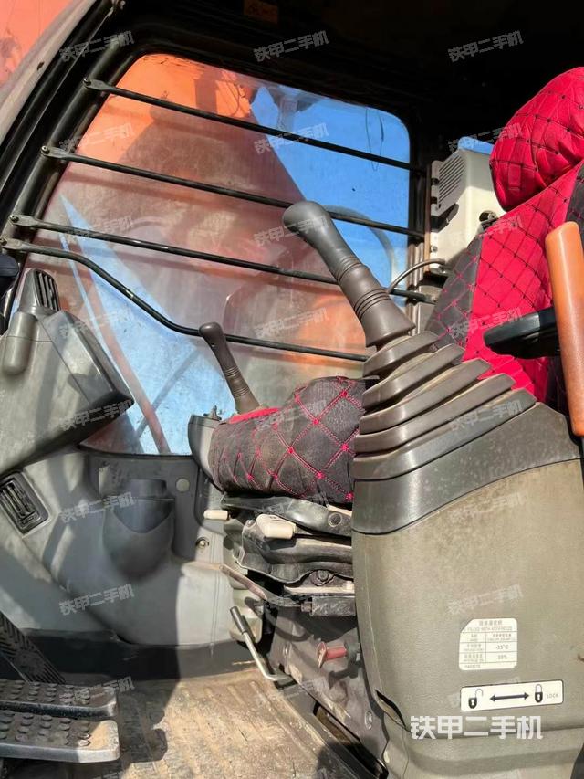 駕駛室整體（整機(jī)外觀）