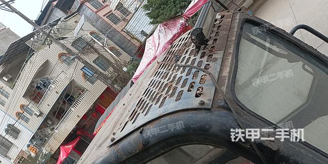 驾驶室顶部（整机外观）