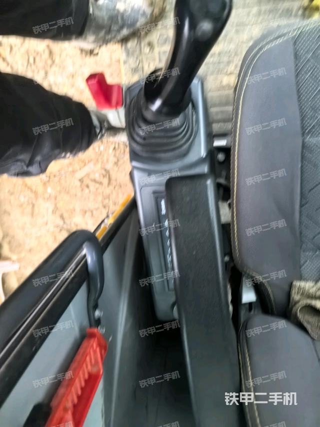 座椅右側(cè)控制臺(tái)/鑰匙門/油門/含右手柄（駕駛室部分）