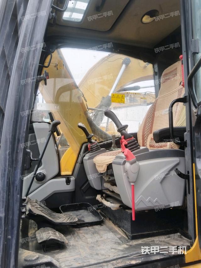 駕駛室整體（整機外觀）